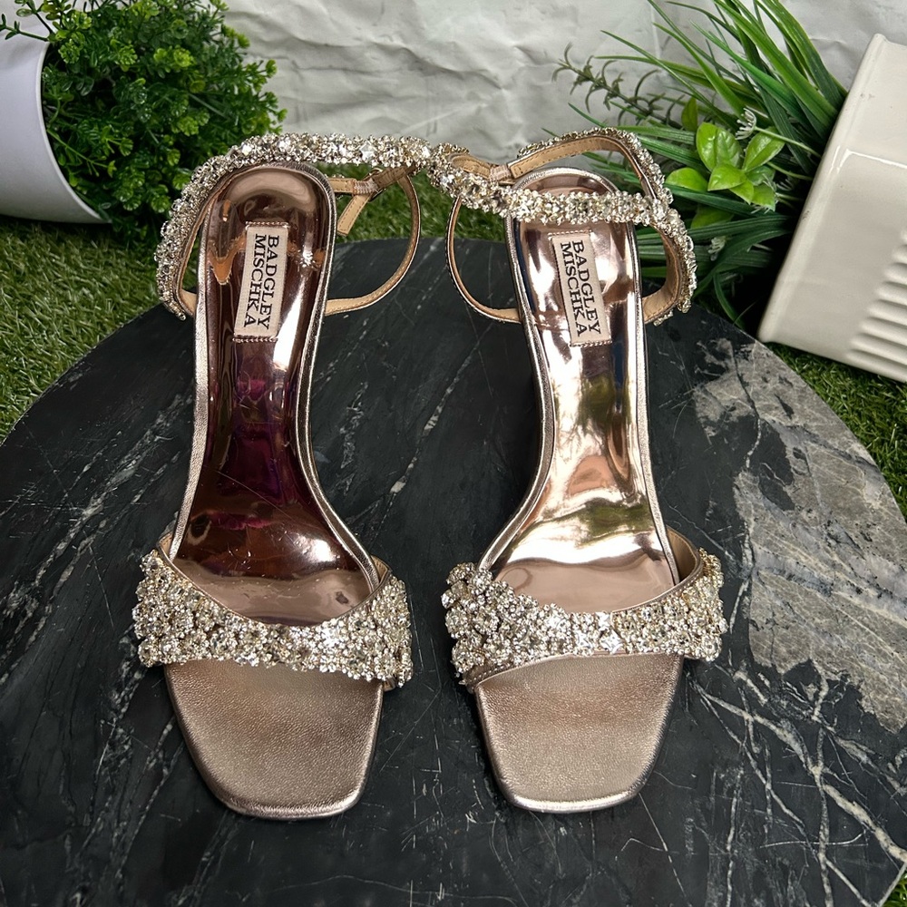 BADGLEY MISCHKA
Galia Crystal Ankle
Strap Evening Shoe size 9 new
CHAMPAGNE - Picture 14 of 17